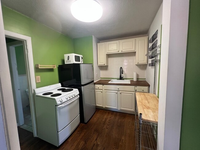 Building Photo - 11 Monument Ave Unit 2