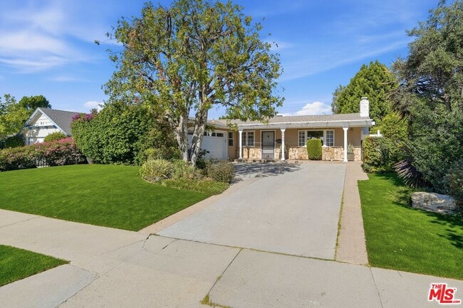 Building Photo - 6646 Franrivers Ave