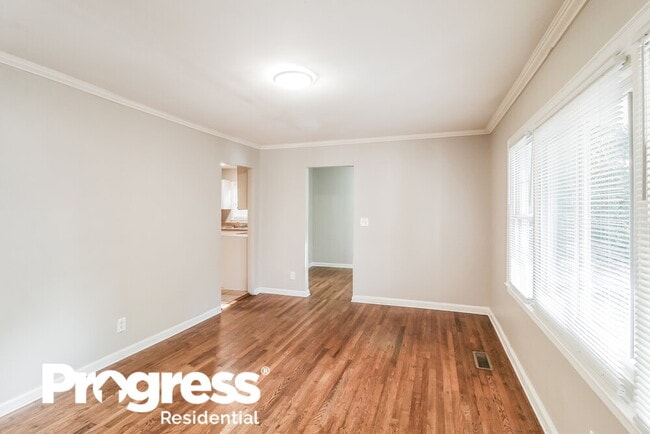 1352 Peachcrest Rd