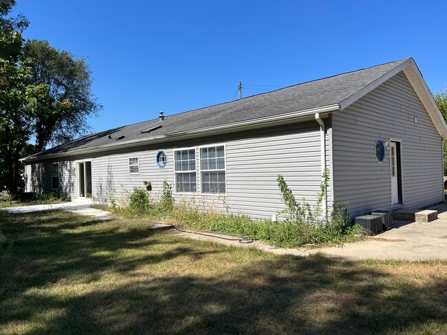 Photo - 420 Decker St