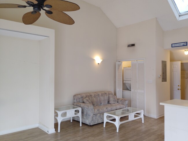 Building Photo - 510 Fairwood Lakes Dr Unit 19E