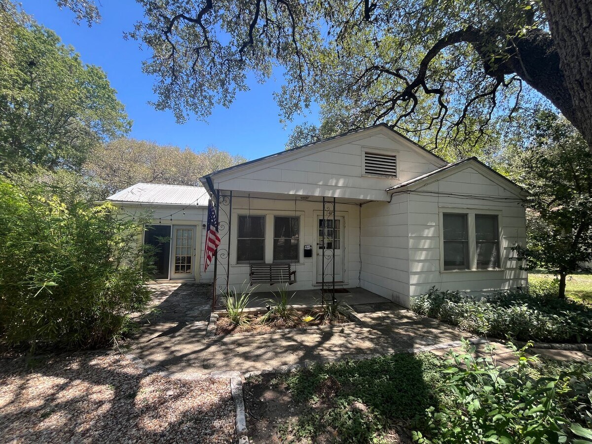 Photo - Fairview Properties Unit 1405 Drake Ave