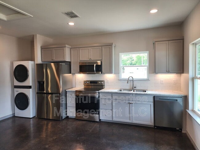 Photo - 405 N Logan Ln