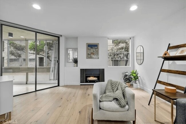 740 Kings Rd Unit 122