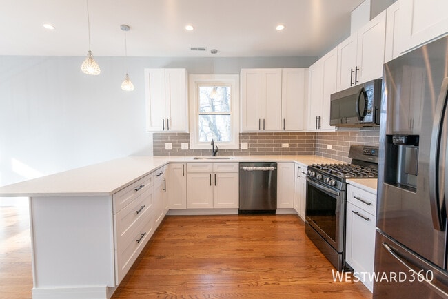 Photo - 3461 N Oconto Ave Unidad 2