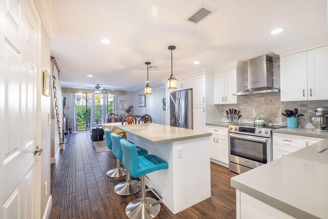 Photo - 1038 Jeffery St