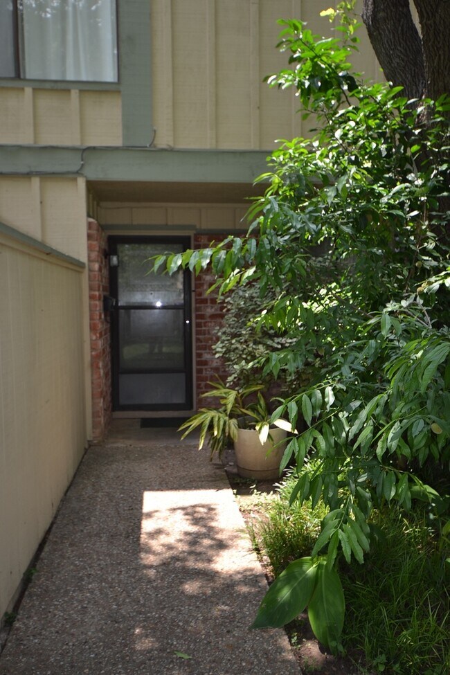 3 Bedroom Townhome - Available Now - 3 Bedroom Townhome - Available Now