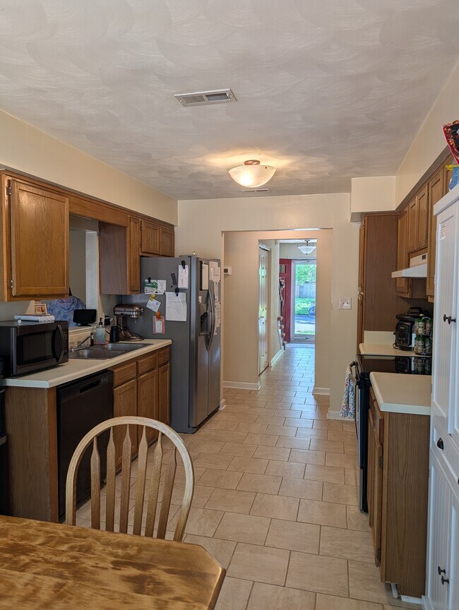 Photo - 1593 Winthrope Dr