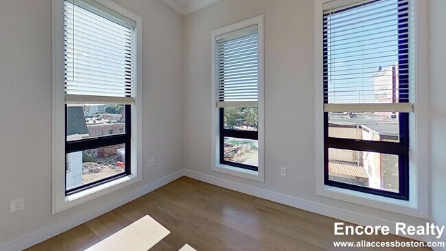 Photo - 16-18 Highgate St. (Roomate Rental) Unit 307 Unidad 307