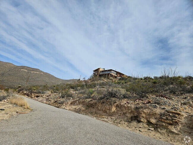 Building Photo - Unique location, breathtaking views, wonde... Rental