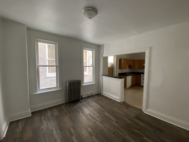 Photo - 220 W Jackson St