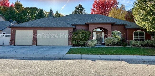 Building Photo - 2253 W los Flores Dr