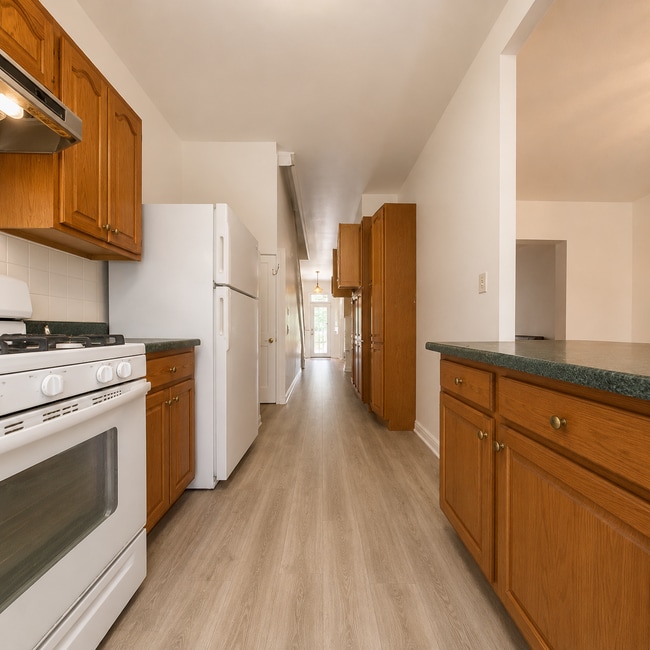 Photo - 5842 Douglas St