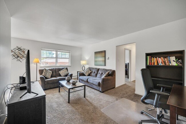Carlwynne Manor Apartment Homes