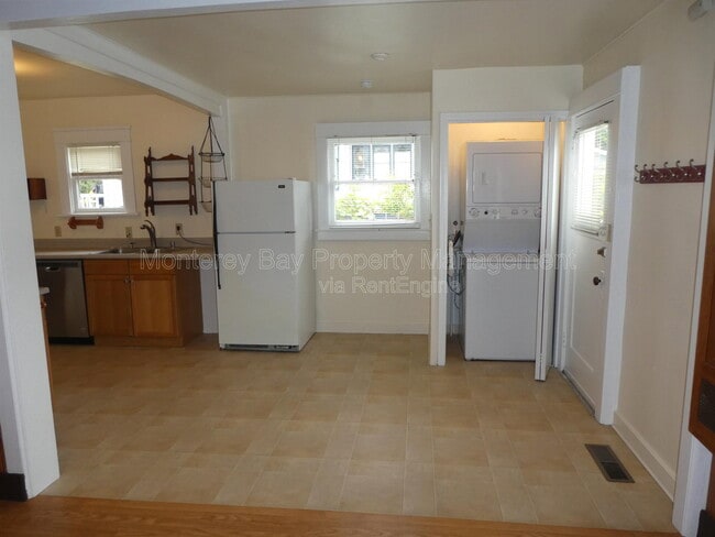 Photo - 668 Van Buren St