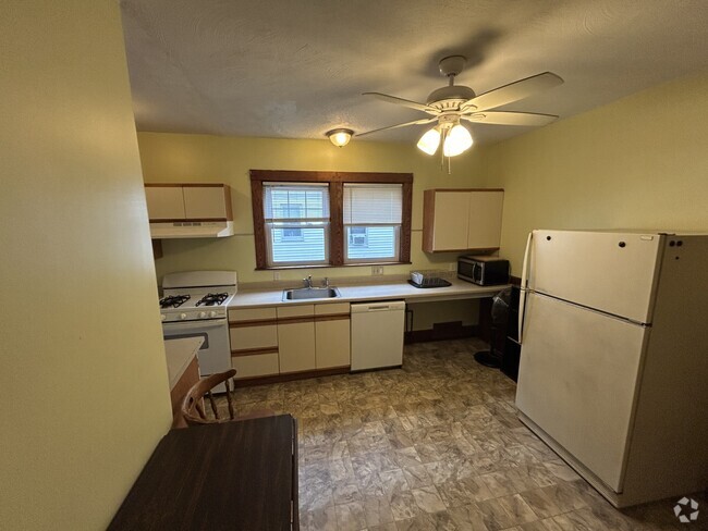Building Photo - 59 Quincy St Rental