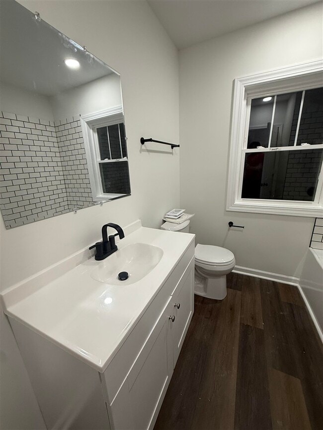 Photo - 1359 Park St