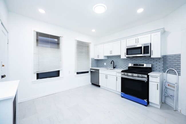 Building Photo - 121 Browne St Unit 4