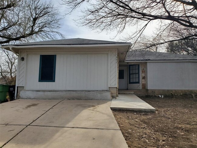 Building Photo - 907 Fairway Green Cove