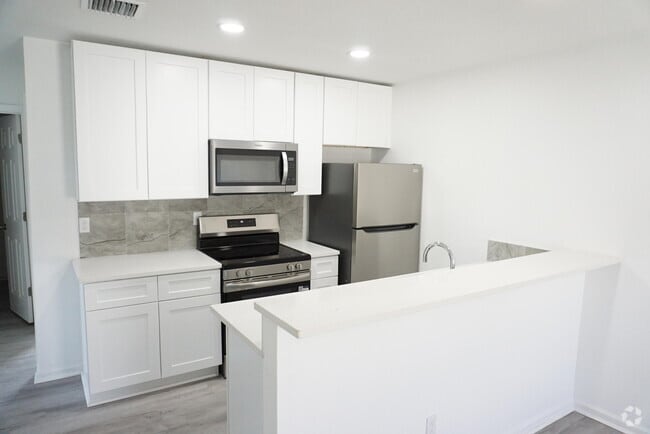 Building Photo - 1181 W 28th St Rental