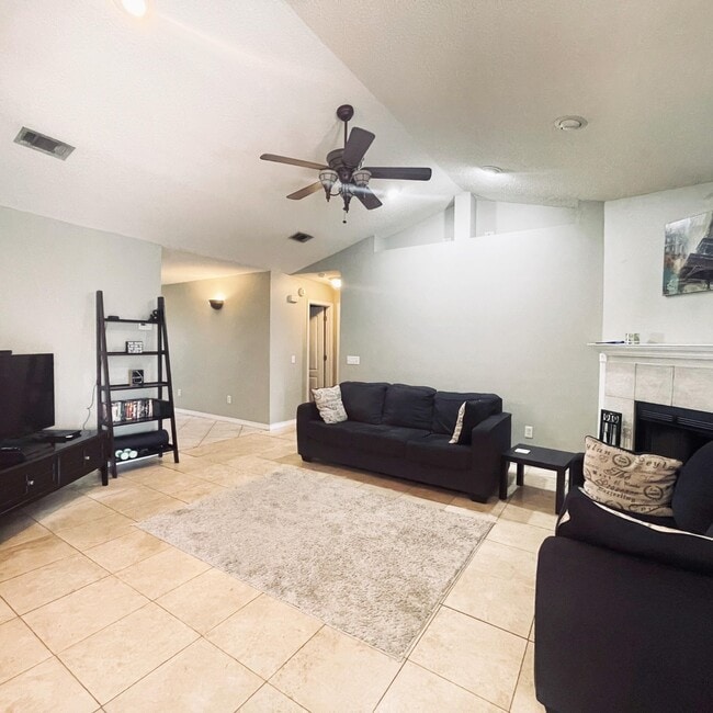 Photo - 931 Ibis Way