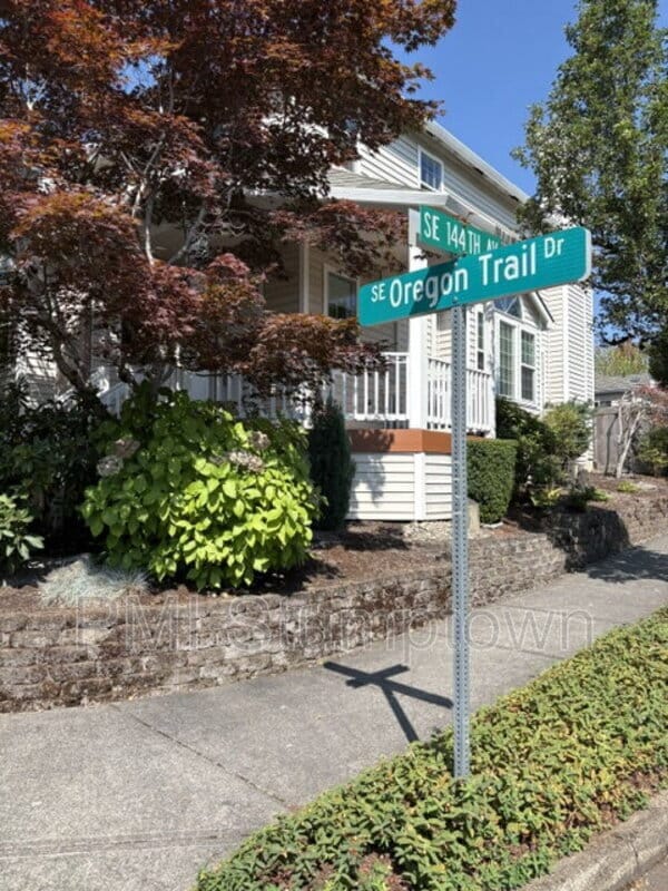Building Photo - 14375 SE Oregon Trail Dr
