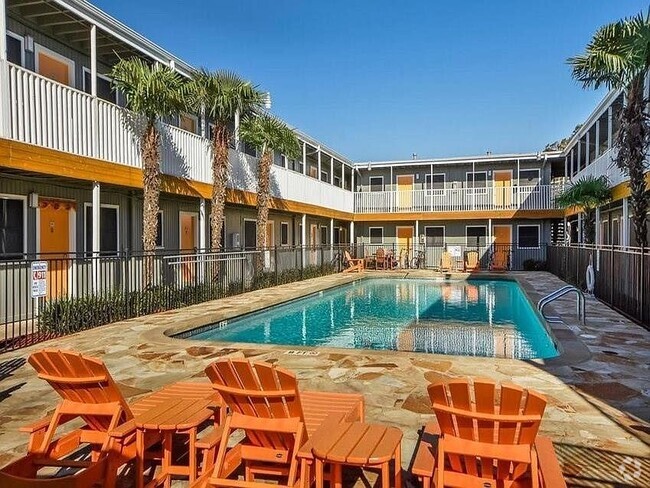 Building Photo - 2401 Manor Rd Unit 119 Rental