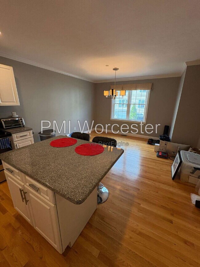 67 N Quinsigamond Ave
