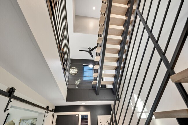 Photo - 400 E Pontotoc Ave