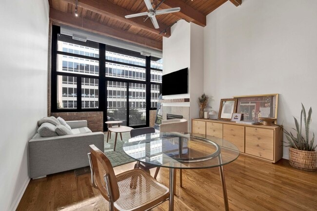 Building Photo - 525 W Superior St