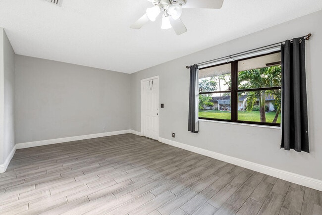 Photo - 4953 Freedom Cir Unit 302
