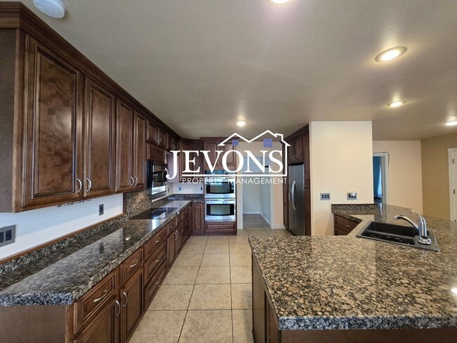 Photo - Cozy 4-bedroom home with a fully equipped ...