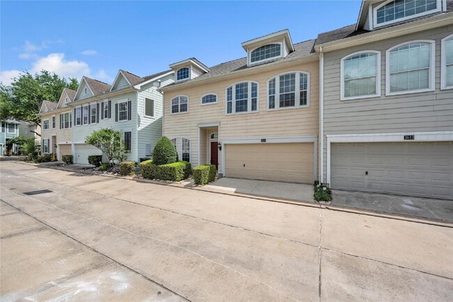 Building Photo - Spacious 3-Story Heights Rental Near 610 & 19th St
