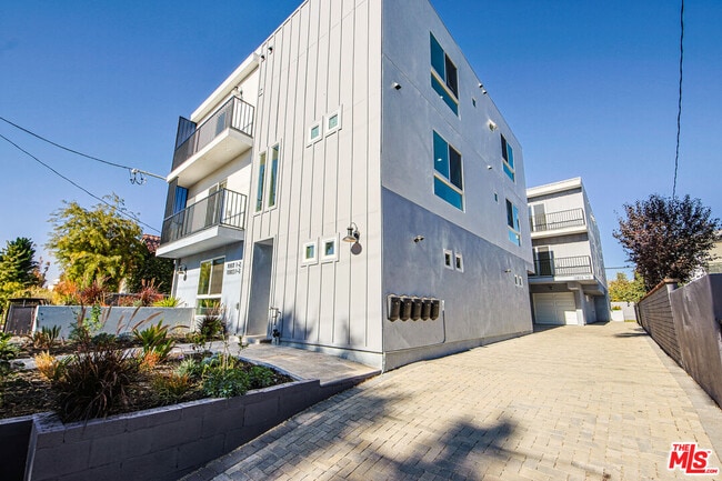 Photo - 10803 Kling St
