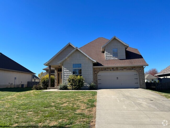 Building Photo - Beautiful 3 bedroom 2.5 bath home with Bon...