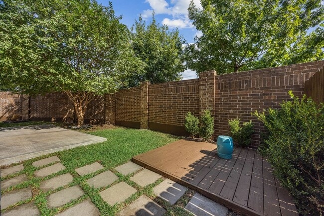 Photo - 12247 Oxford Cres Cir