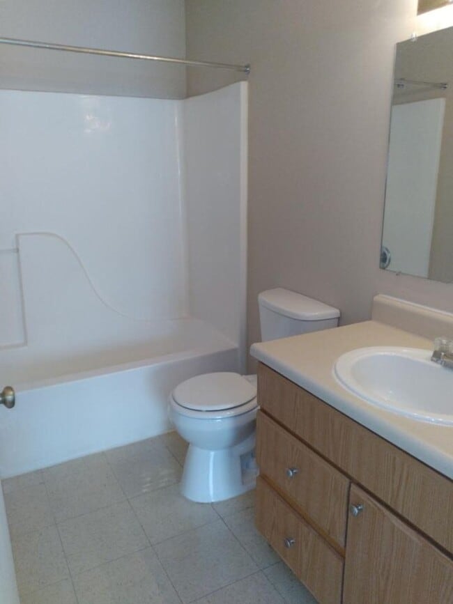 185 - COUNTRY VIEW APARTMENTS