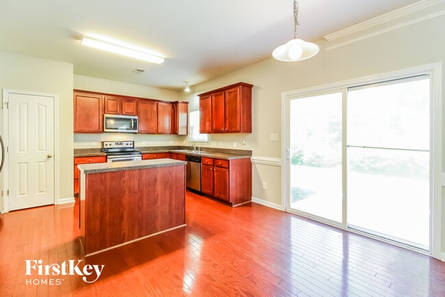 Photo - 2456 Ingleside Dr