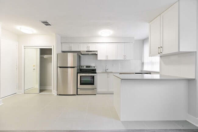 Photo - Bloor Yonge Tower Unit 00101