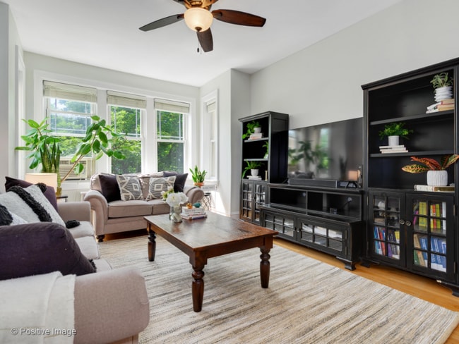 Photo - 2501 N Washtenaw Ave Unidad APT 2