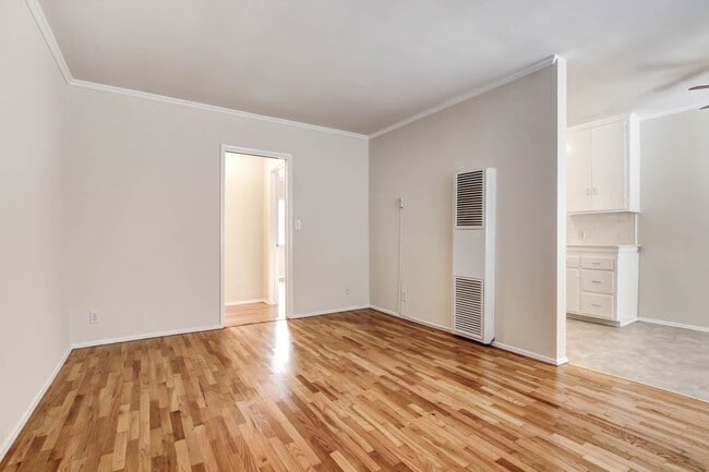 Photo - 2015-2019 4th Street in Santa Monica - steps to Main St. and the beach! Unit 2015-2