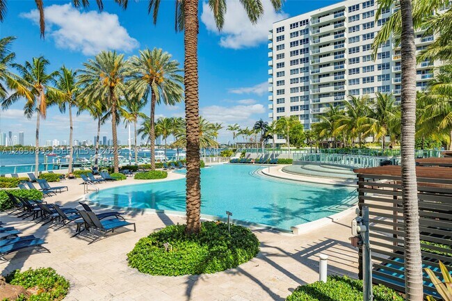 Building Photo - 1500 Bay Dr E Unit 558S
