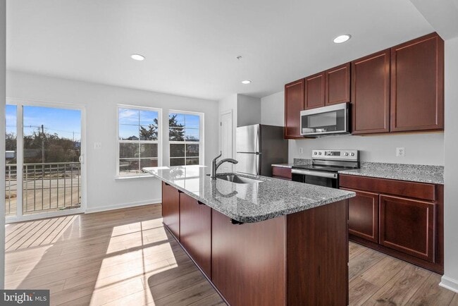 Photo - 485 Peleton St