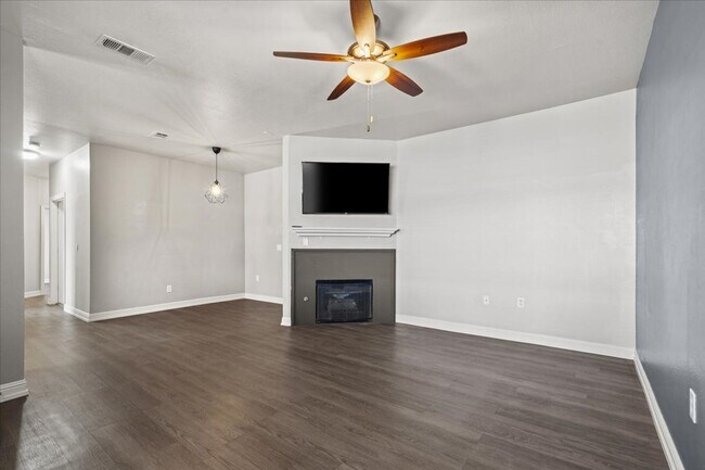 Photo - Pool, Spa, and Putting Green in Amazing Guard Gated 3 Bedroom Condo