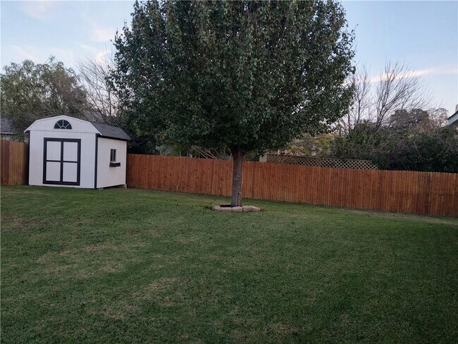 Photo - 1004 Ridgebluff Cir