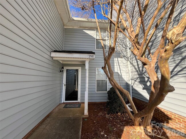 Photo - 2901 Iron Gate Ln