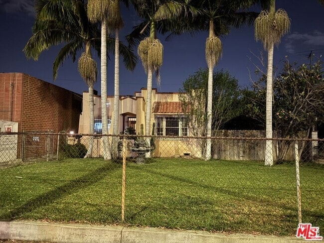 Building Photo - 421 W Arbor Vitae St Rental