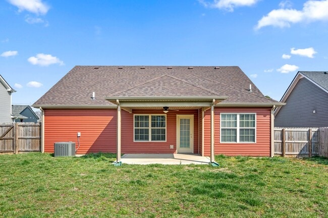 Photo - Beautiful Newer Home Close to Fort Campell and I24