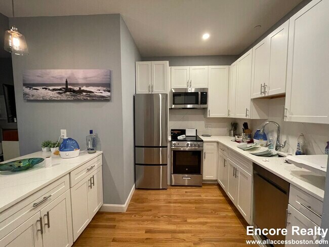 Building Photo - 465 Beacon St Unit 3R Rental