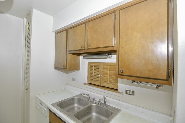 Photo - 675 W Wrightwoode Unit 712